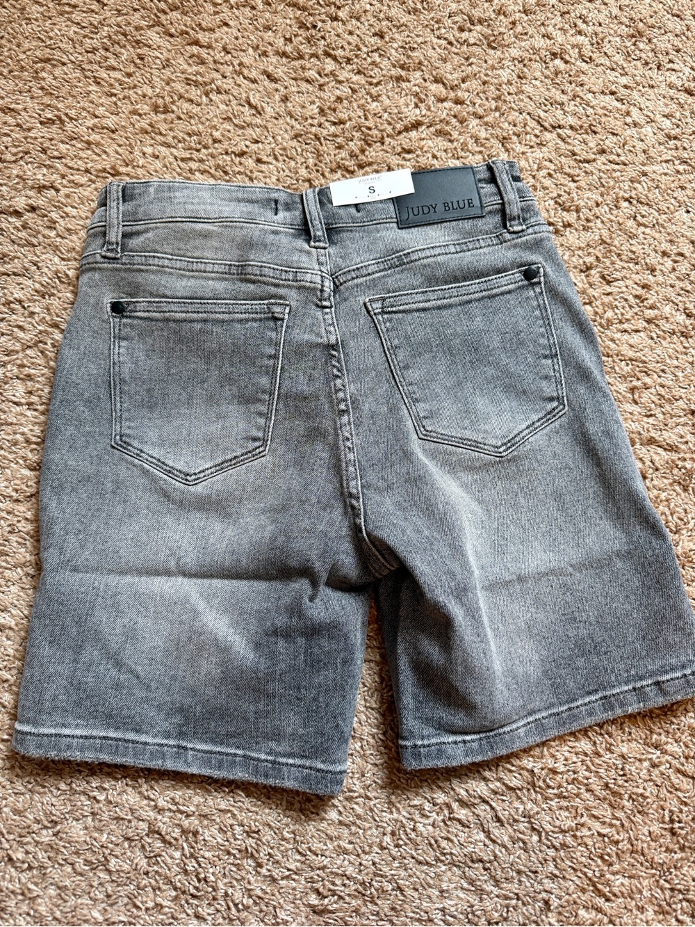 NWT Judy Blue Washed Grey Denim Shorts - Picture 4 of 5